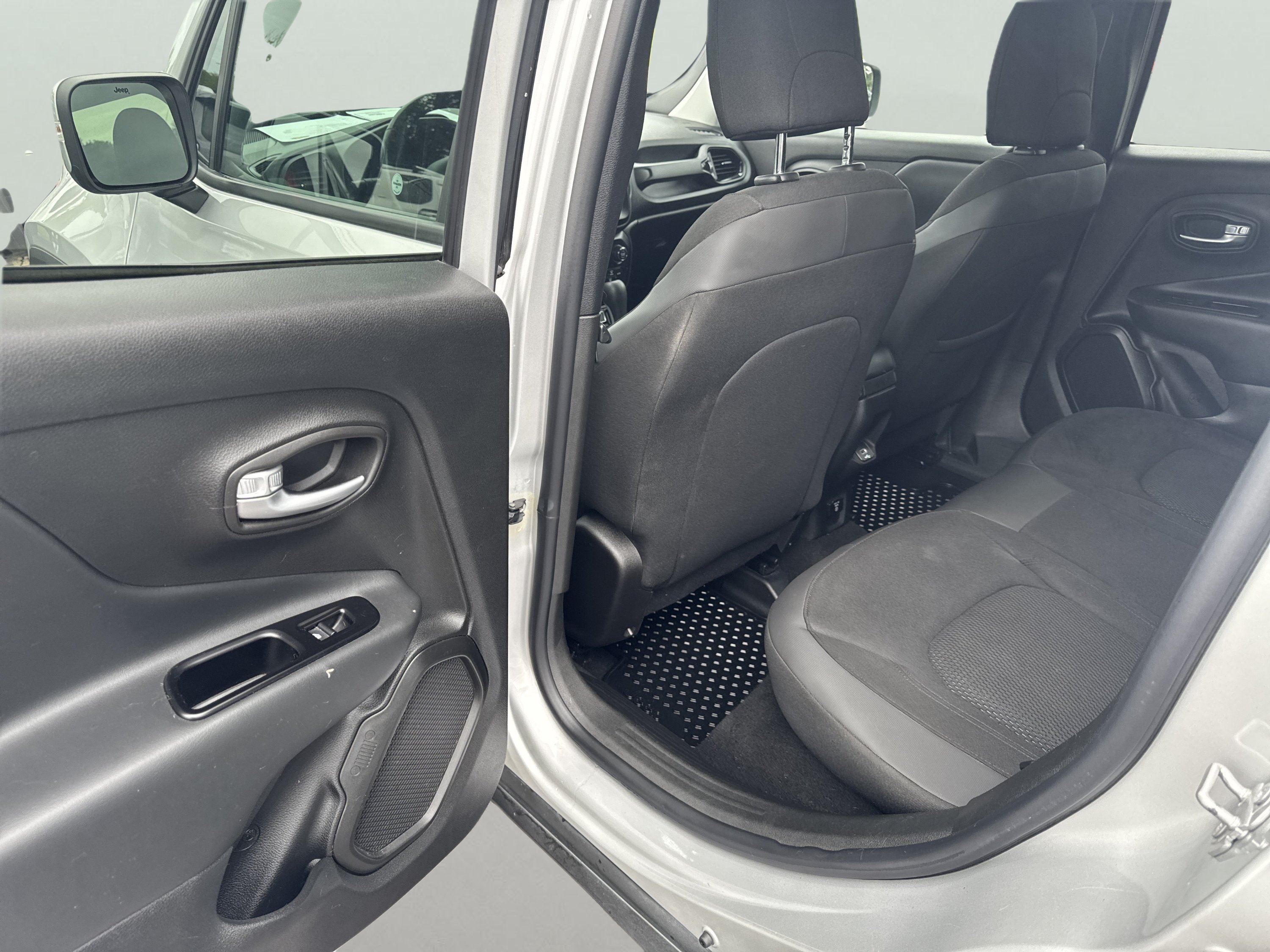 Used 2020 Jeep Renegade Altitude AWD/4WD image 19