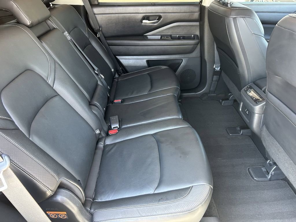 Used 2023 Nissan Pathfinder SL image 11