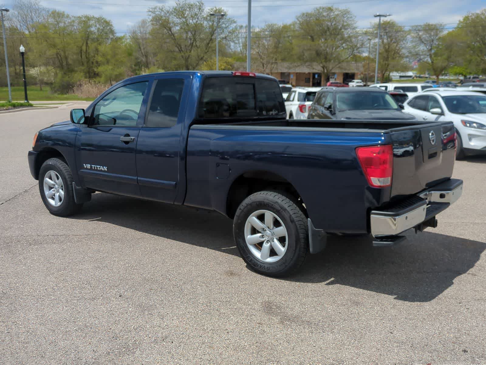 Used 2011 Nissan Titan SV w/ SV Value Truck Pkg AWD/4WD image 6
