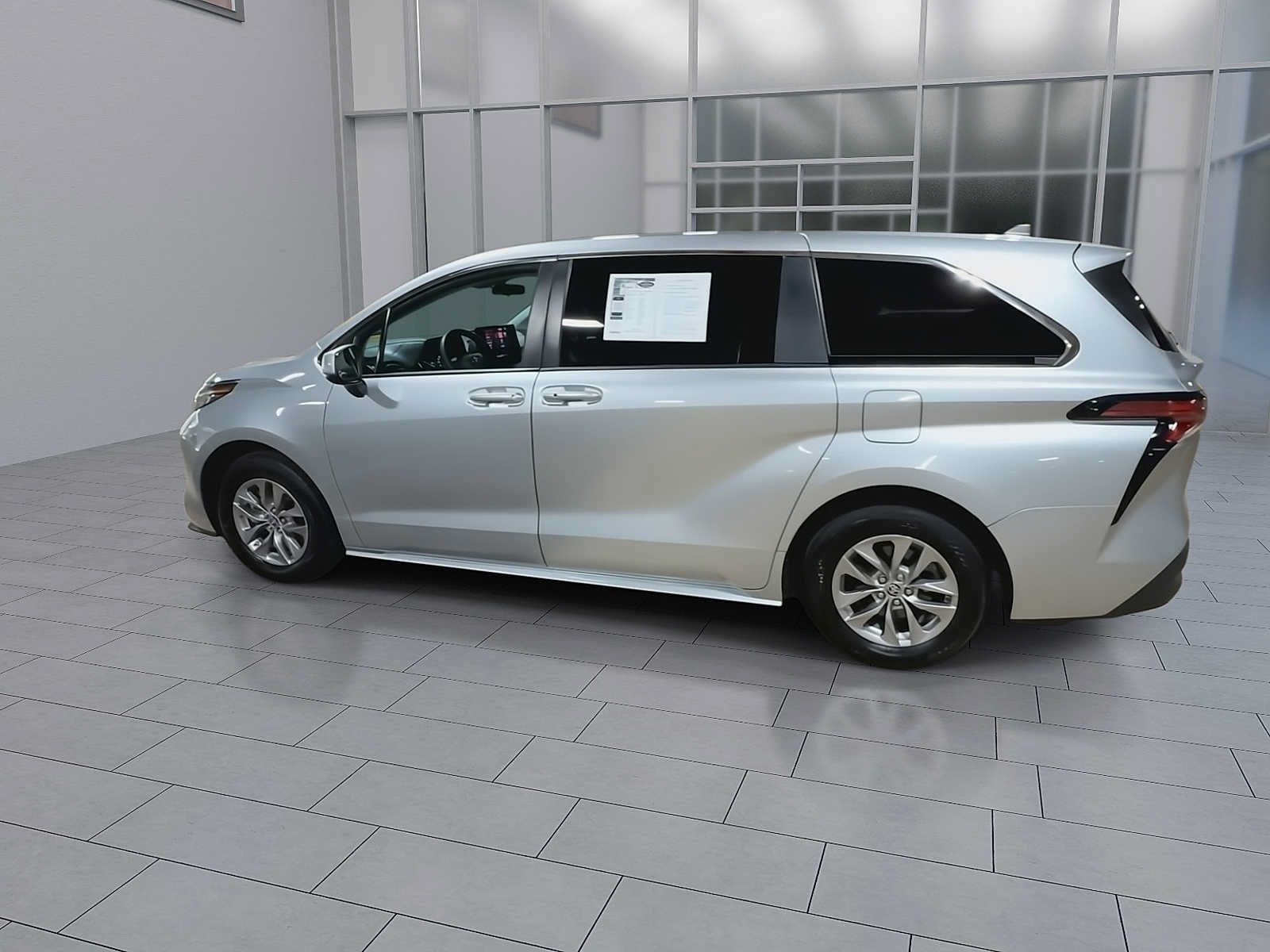 Used 2022 Toyota Sienna LE FWD image 6