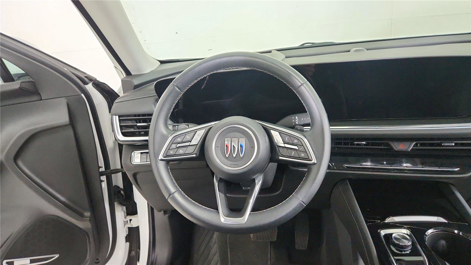 Used 2025 Buick Envision Preferred image 13