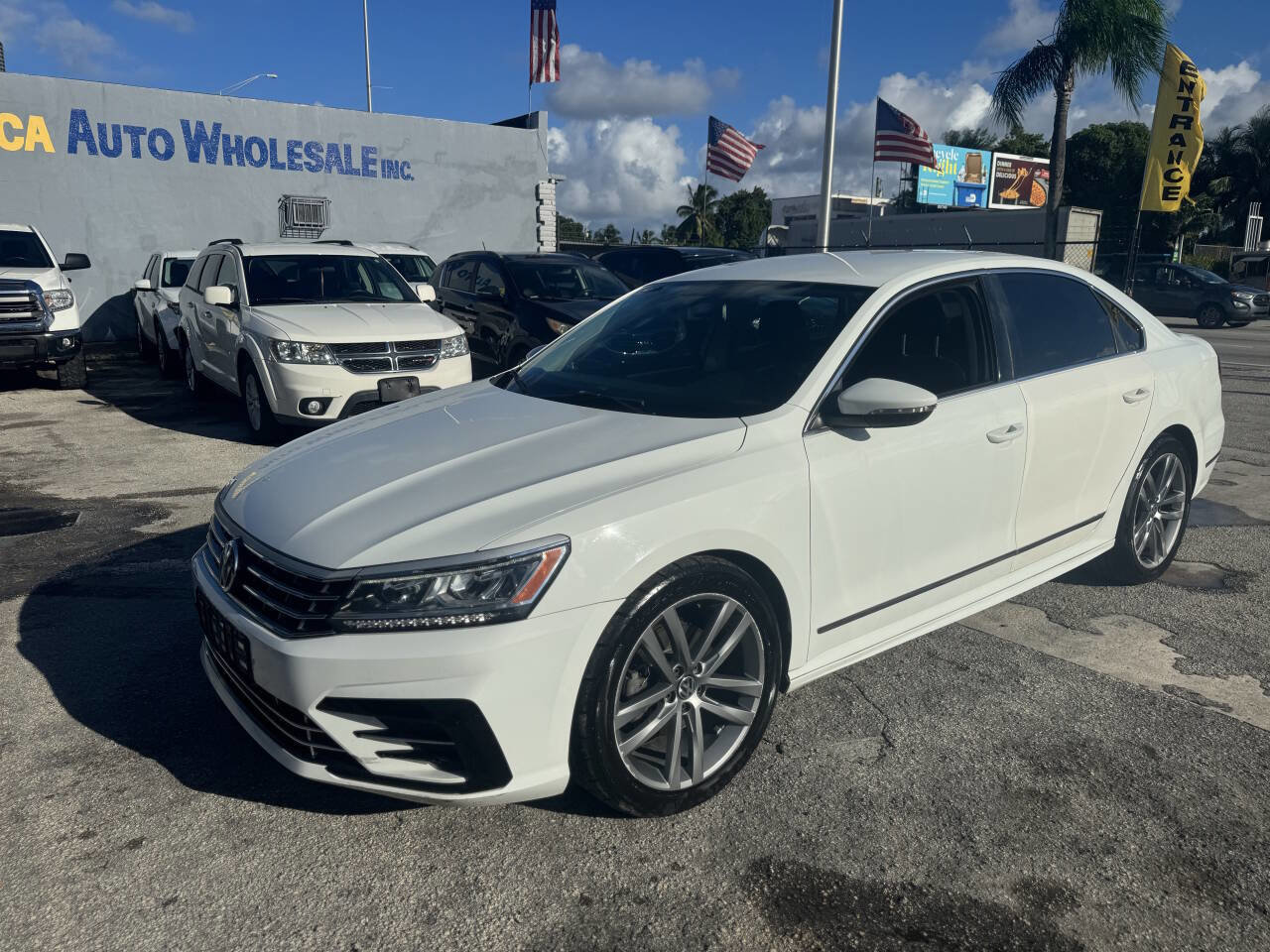 Used 2016 Volkswagen Passat 1.8T R-Line w/ R-Line Lighting Package image 11