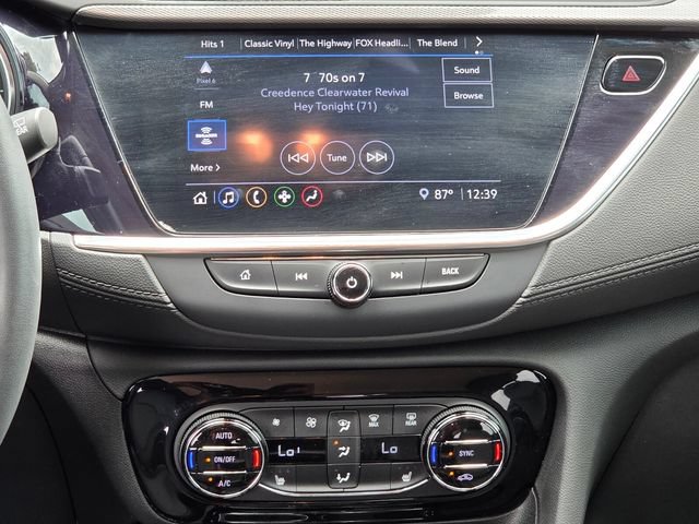 Used 2022 Buick Encore GX Select w/ Sport Touring Package FWD image 11