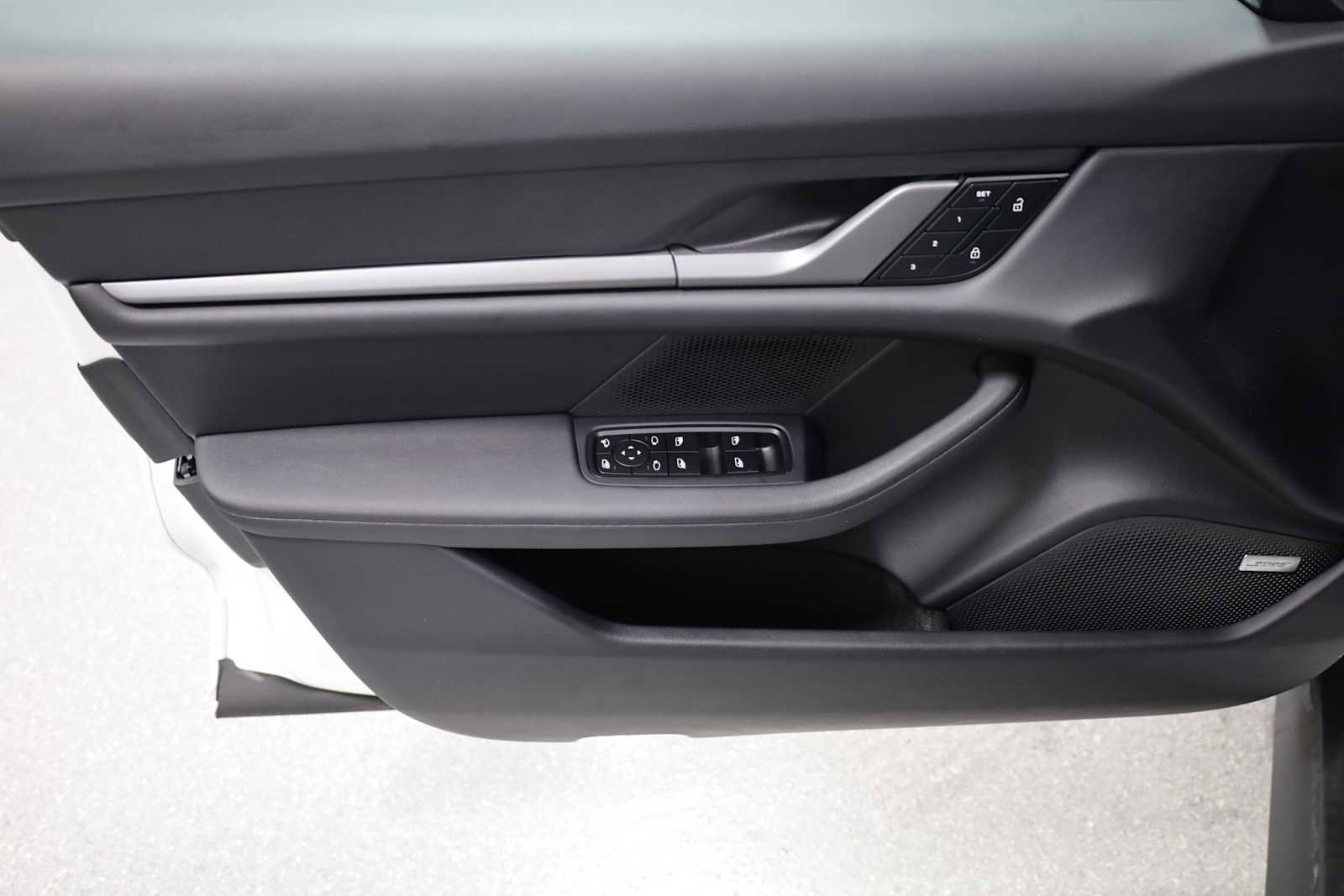 Certified 2025 Porsche Taycan image 17