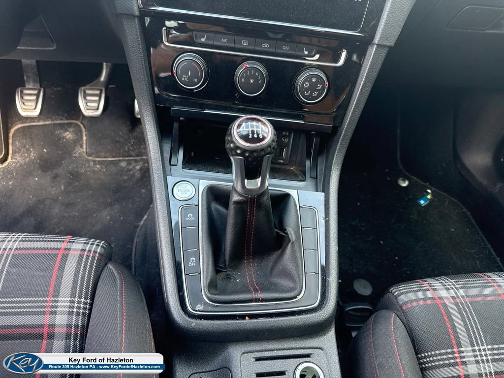 Used 2018 Volkswagen GTI SE FWD image 26