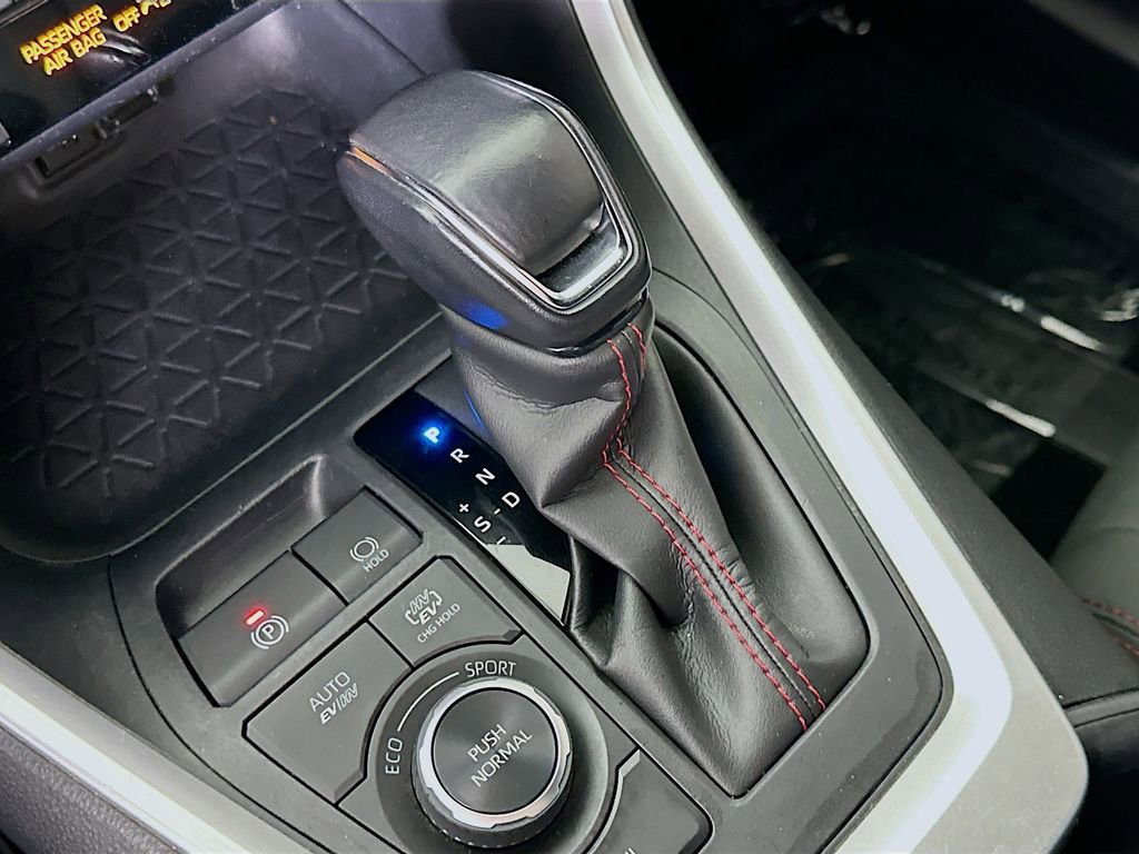 Used 2022 Toyota RAV4 SE w/ Weather & Moonroof Package image 30