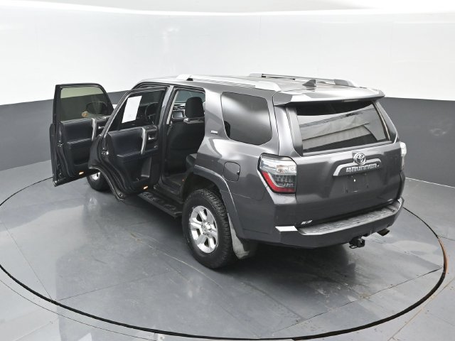 Used 2018 Toyota 4Runner SR5 AWD/4WD image 26