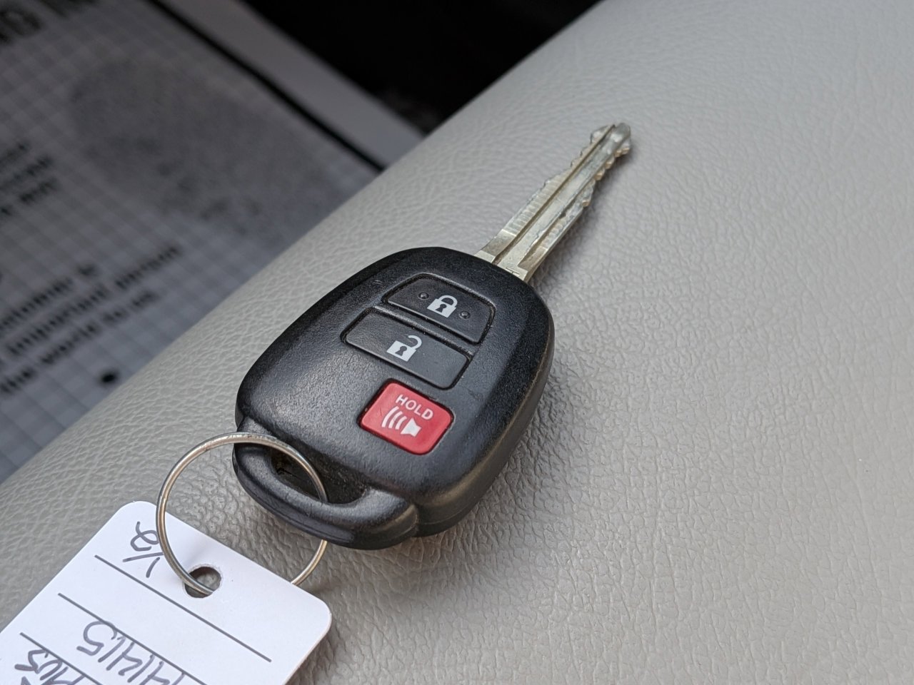 Used 2019 Toyota Highlander LE w/ Carpet Mat Package (TMS) AWD/4WD image 30
