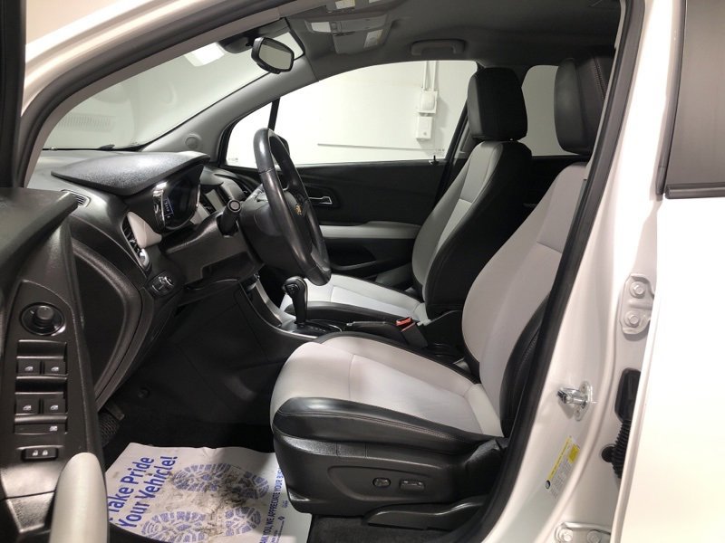 Used 2022 Chevrolet Trax LT w/ LT Convenience Package image 17