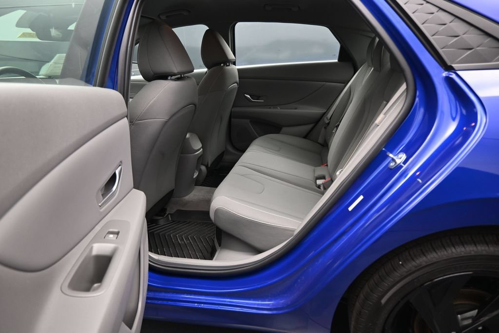 Used 2026 Hyundai Elantra SEL w/ Cargo Package FWD image 22