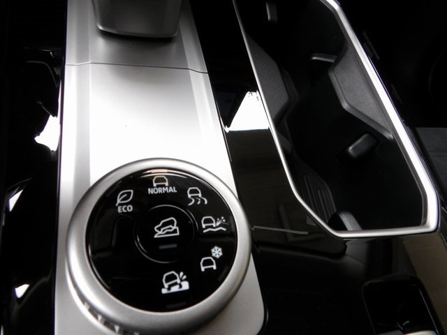 New 2025 Mitsubishi Outlander SE image 22