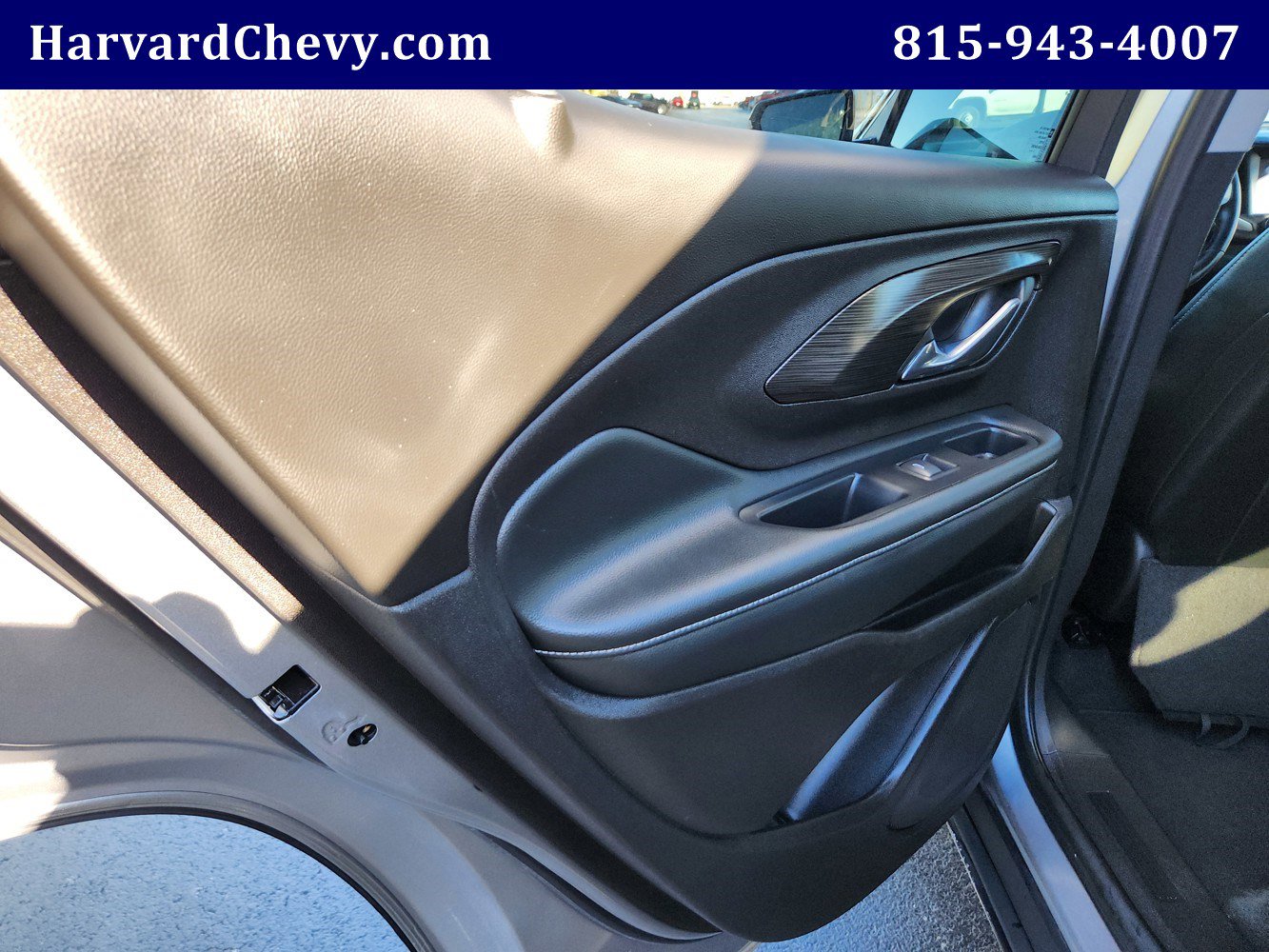 Used 2024 GMC Terrain SLT image 35