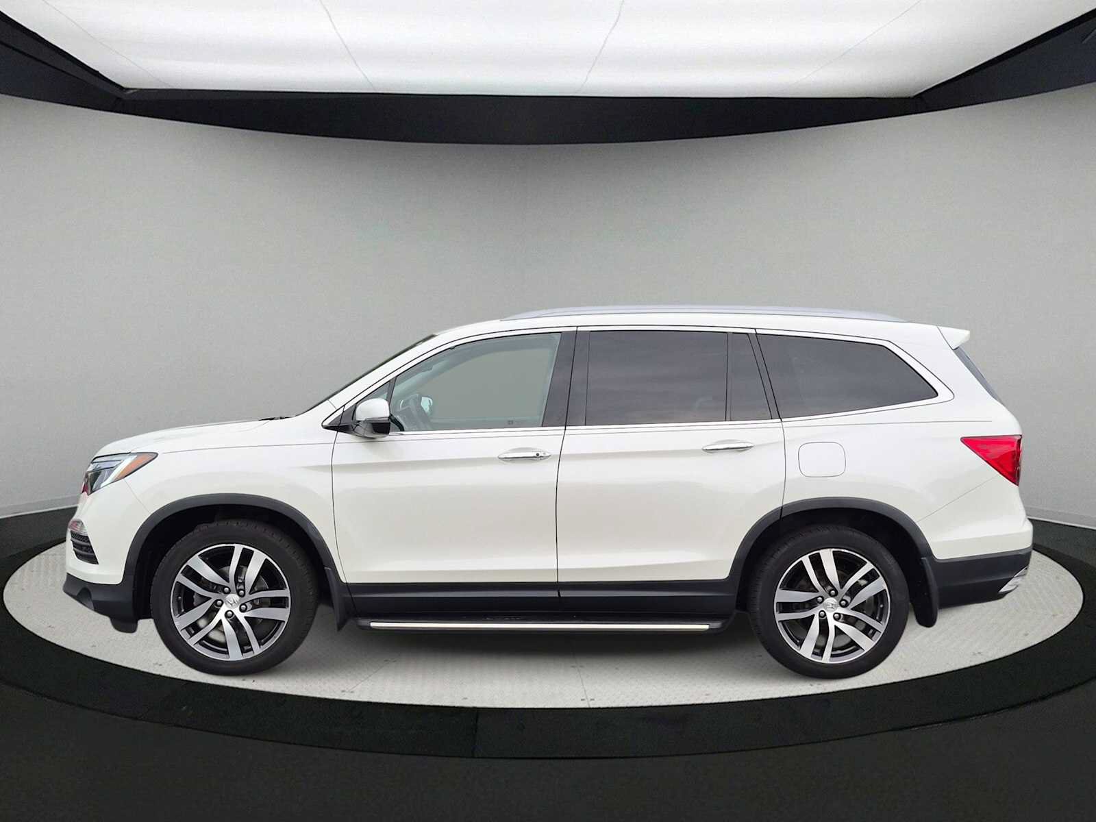 Used 2017 Honda Pilot Touring image 5