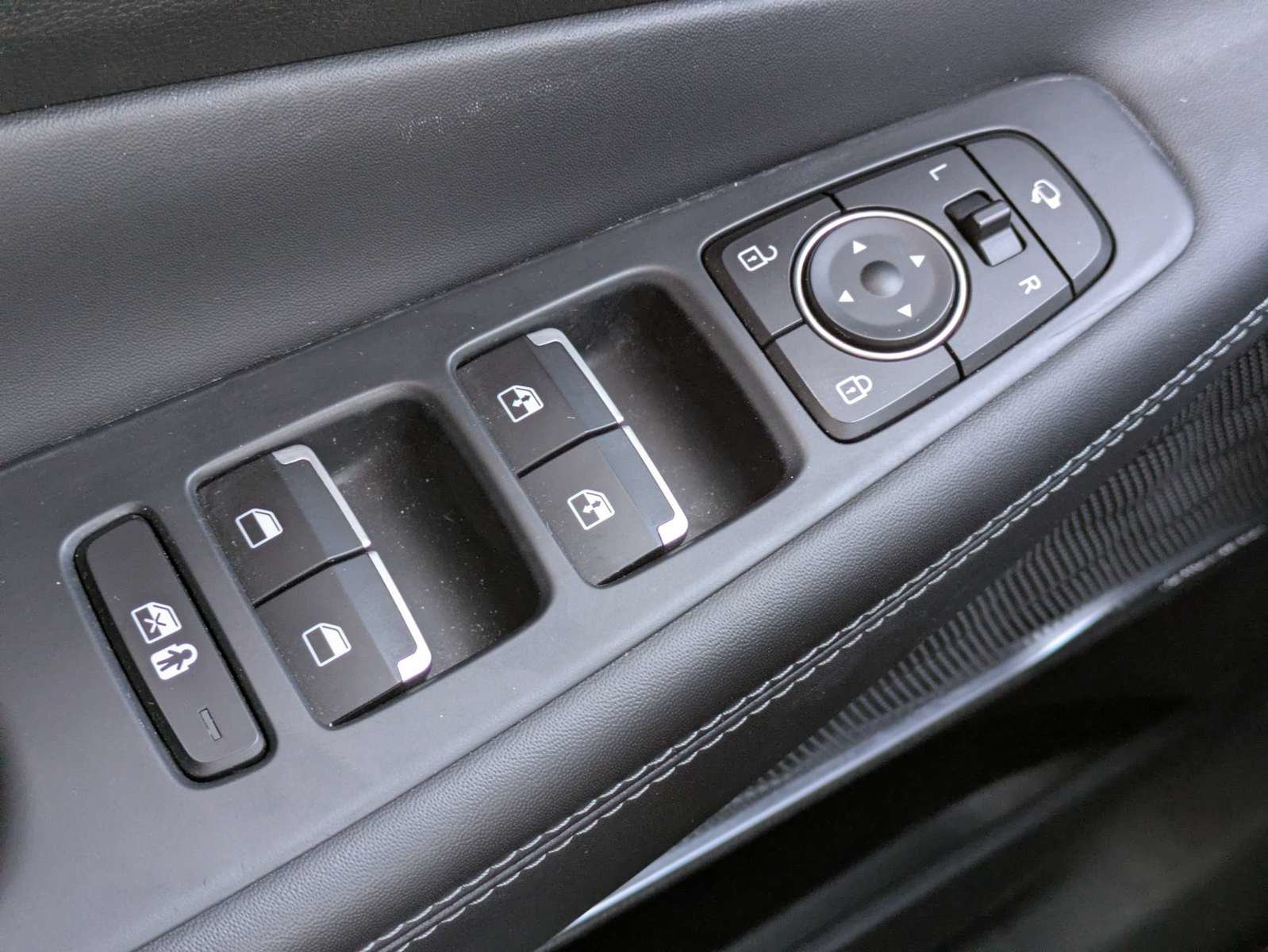 Used 2022 Hyundai Santa Fe Limited FWD image 20
