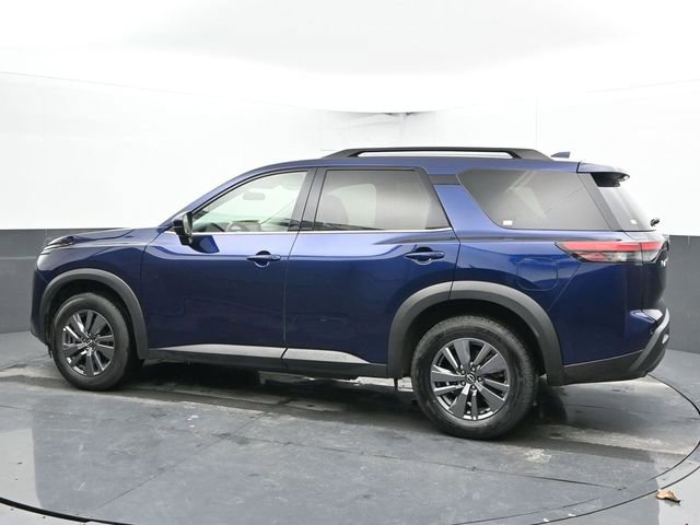 Used 2025 Nissan Pathfinder SV image 7