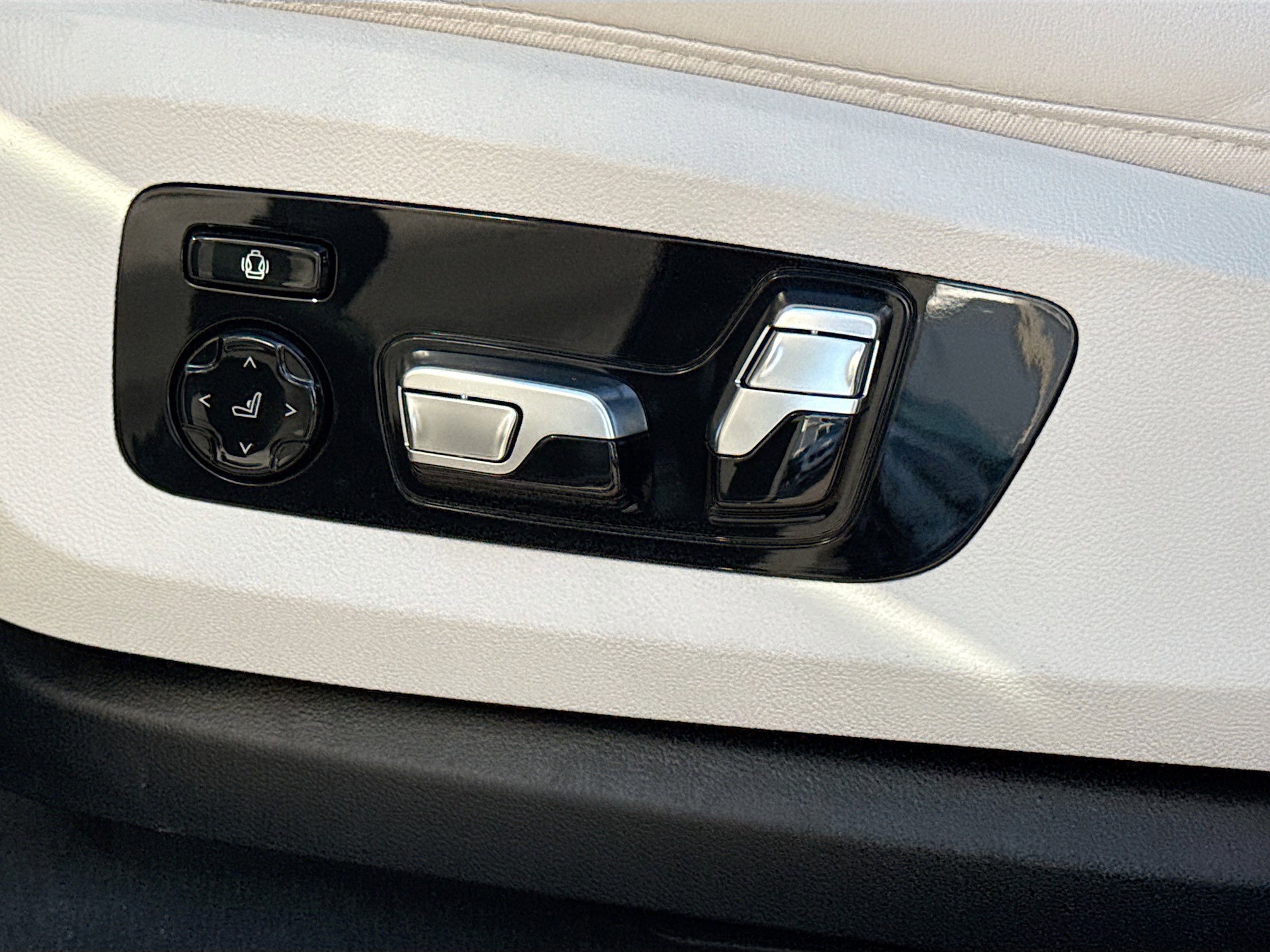 New 2026 BMW X6 M60i image 25