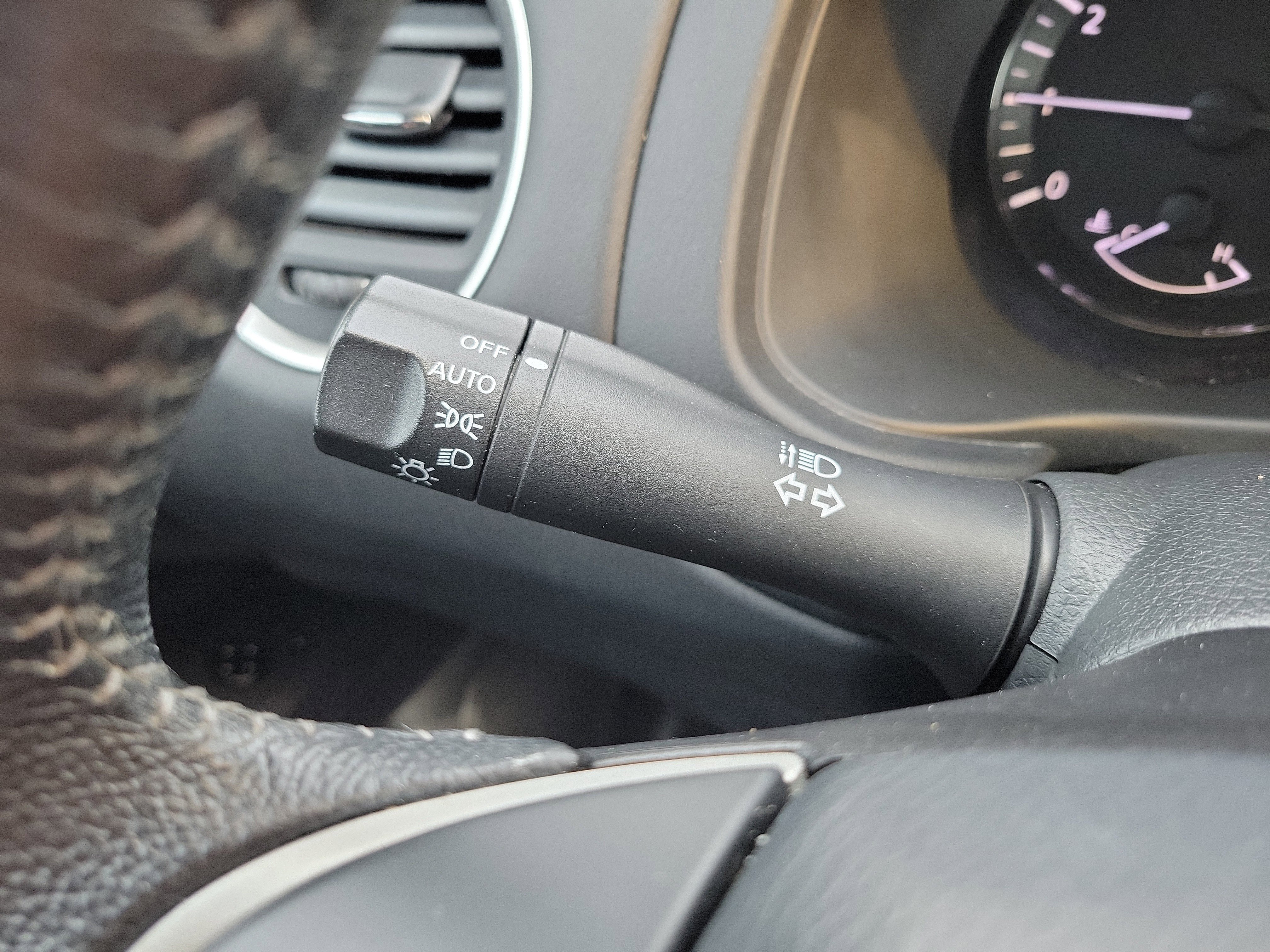 Used 2013 Nissan Pathfinder SV image 29