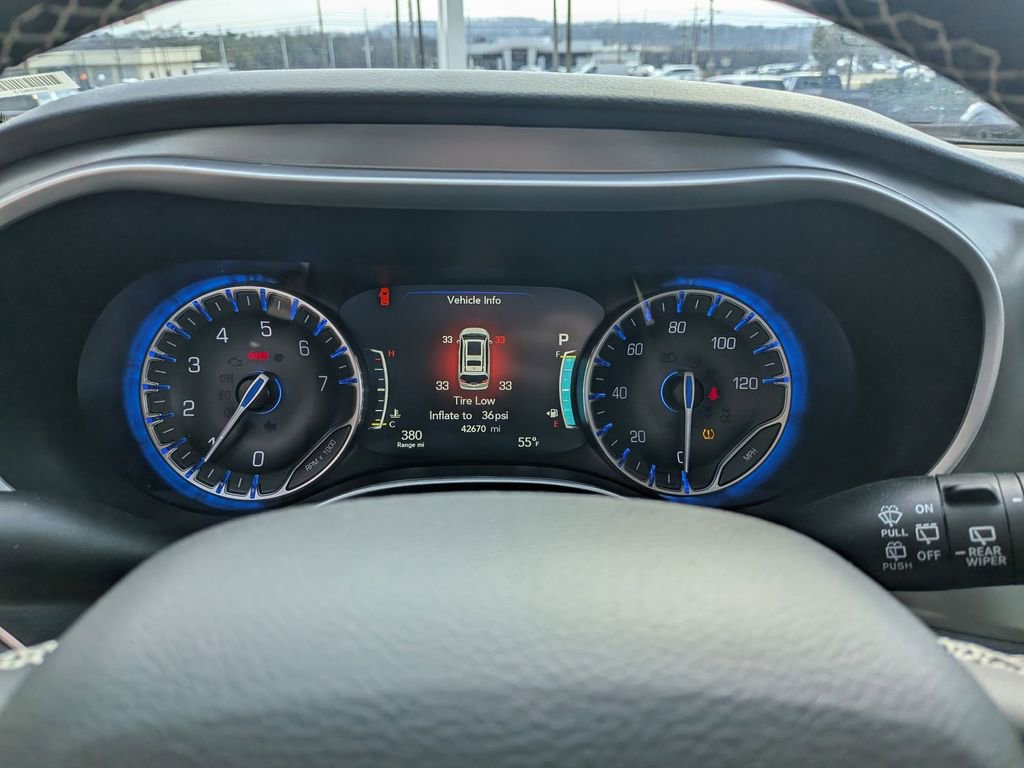 Used 2024 Chrysler Pacifica Touring-L image 16