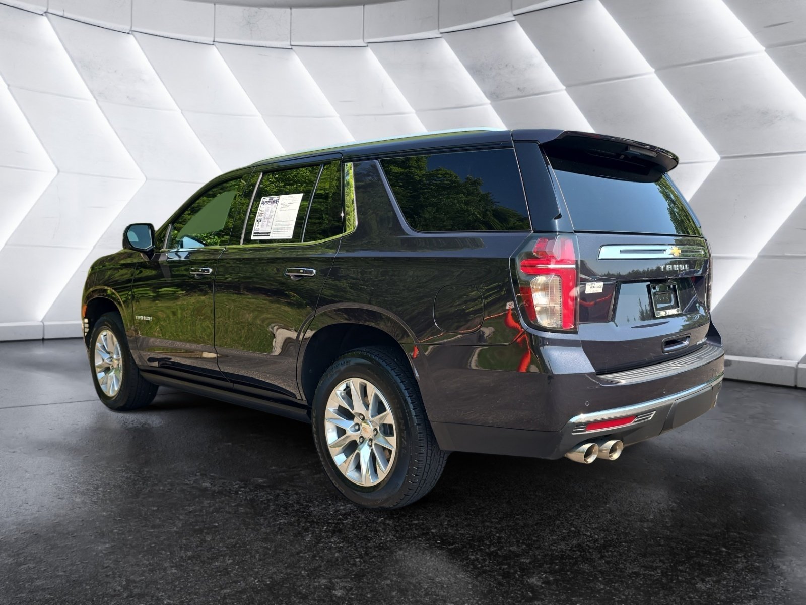 Used 2024 Chevrolet Tahoe Premier AWD/4WD image 3