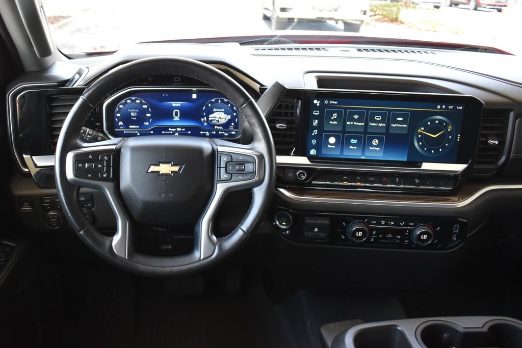 Used 2022 Chevrolet Silverado 1500 LT AWD/4WD image 3