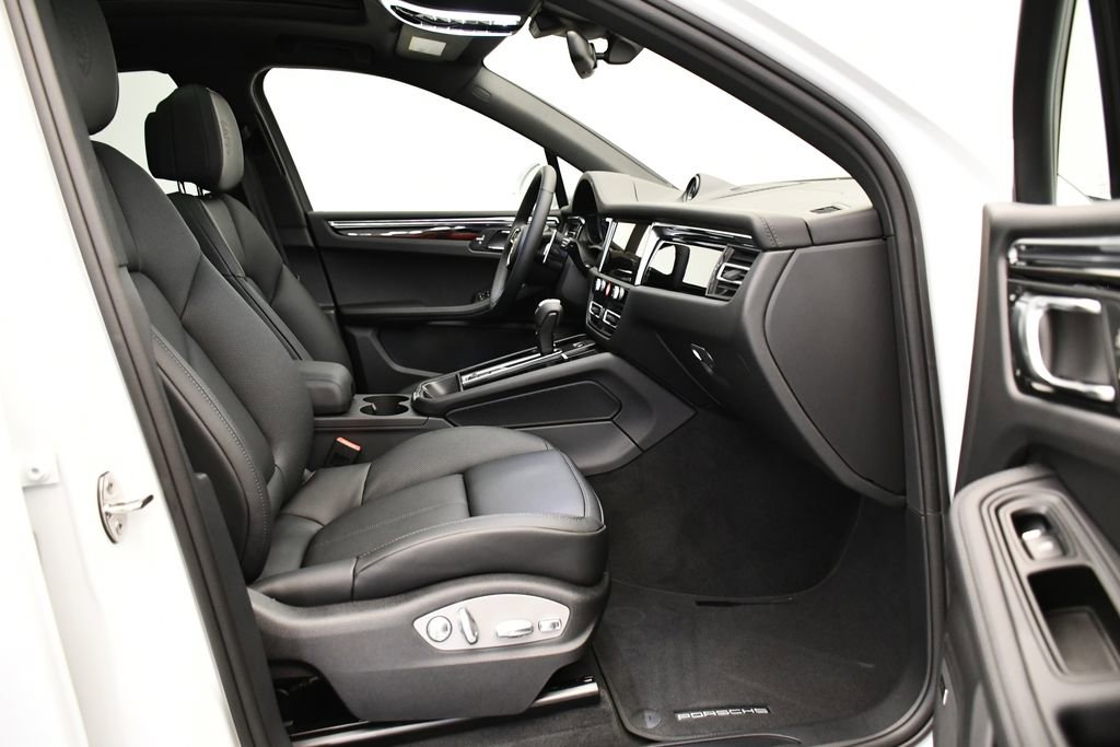 Used 2025 Porsche Macan image 50