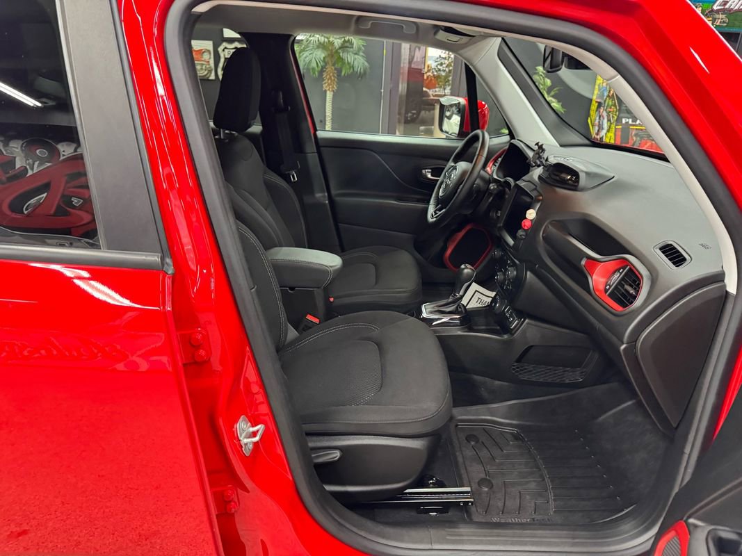 Used 2022 Jeep Renegade Latitude w/ Convenience Group AWD/4WD image 19