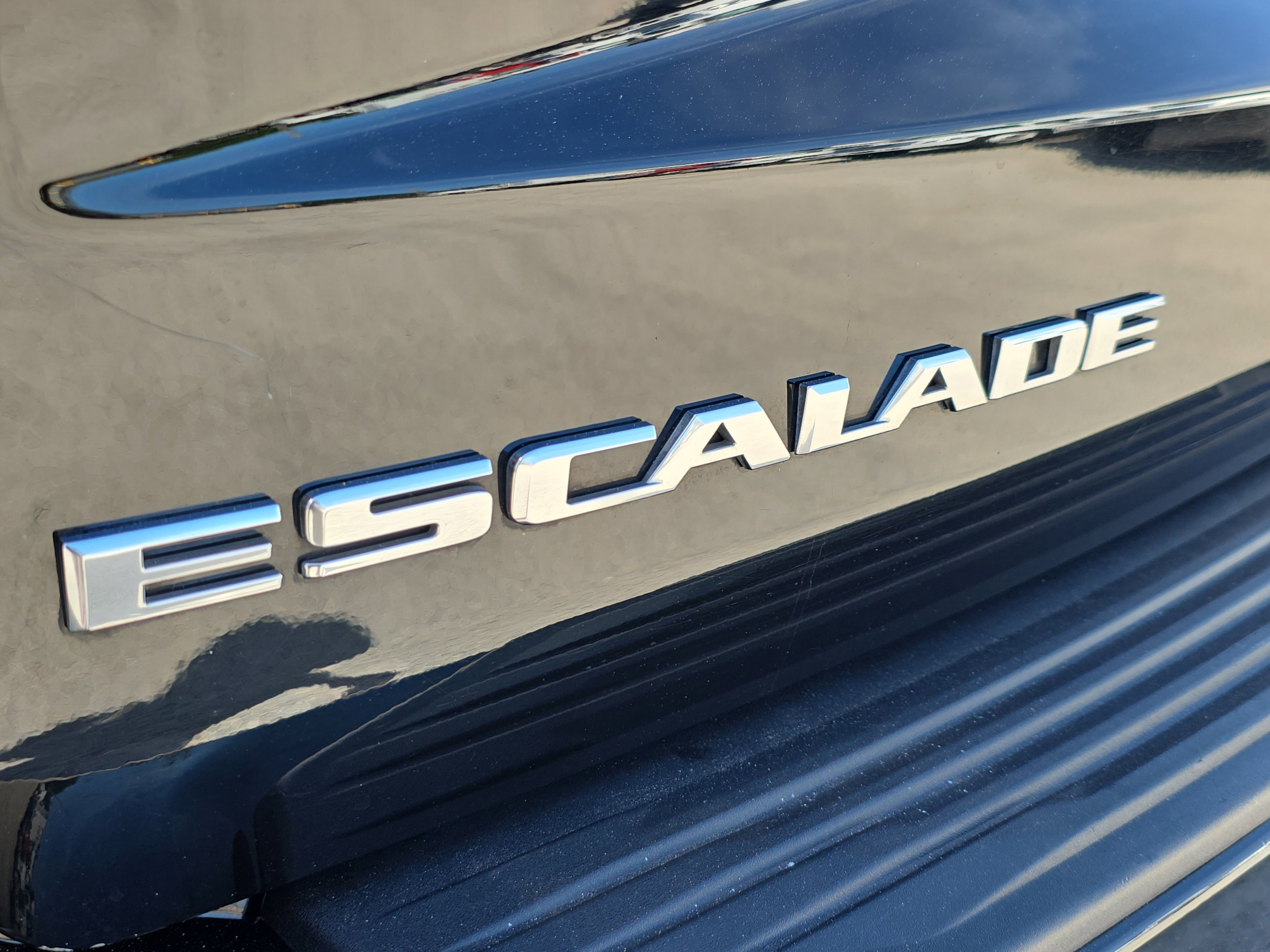 Used 2023 Cadillac Escalade Premium Luxury w/ Performance Package AWD/4WD image 10