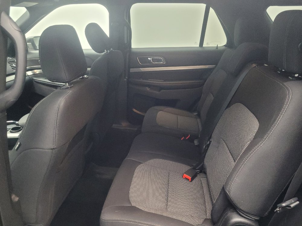 Used 2018 Ford Explorer XLT FWD image 18
