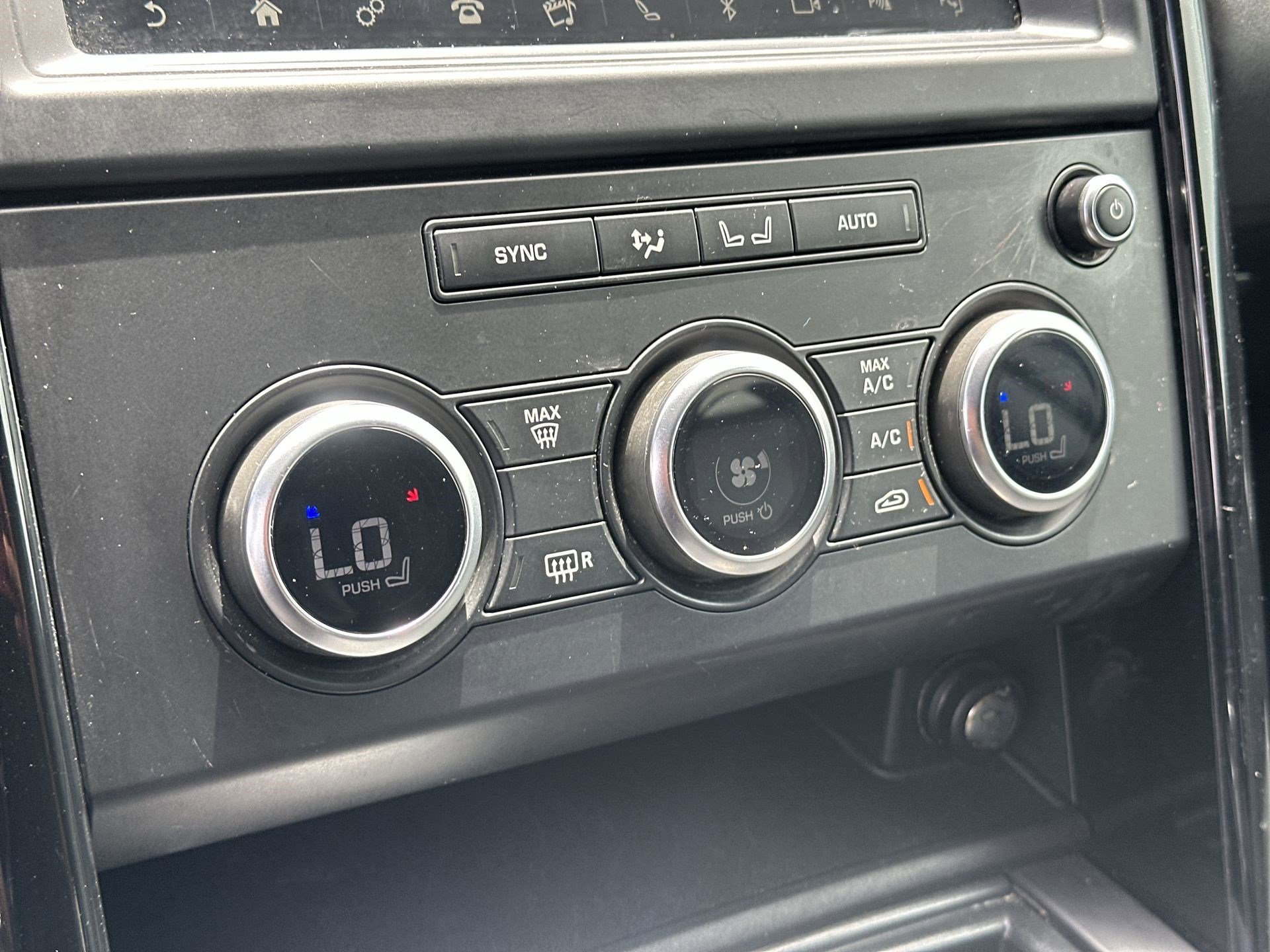 Used 2020 Land Rover Discovery SE image 16