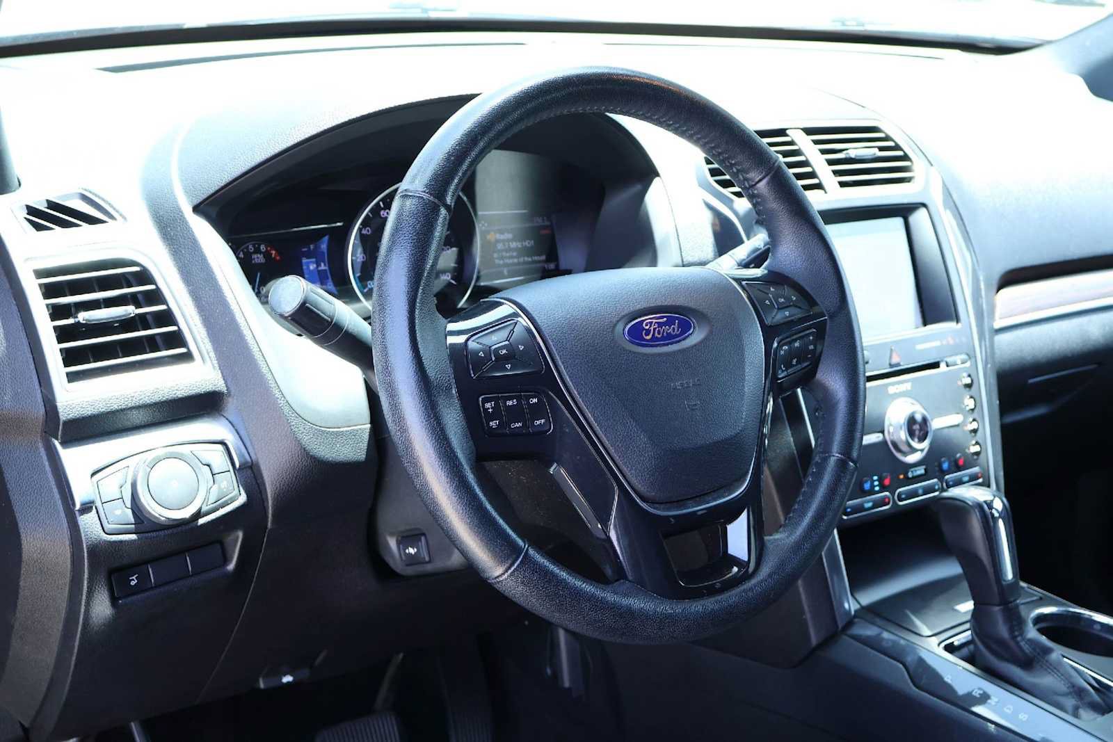 Used 2017 Ford Explorer Limited FWD image 2