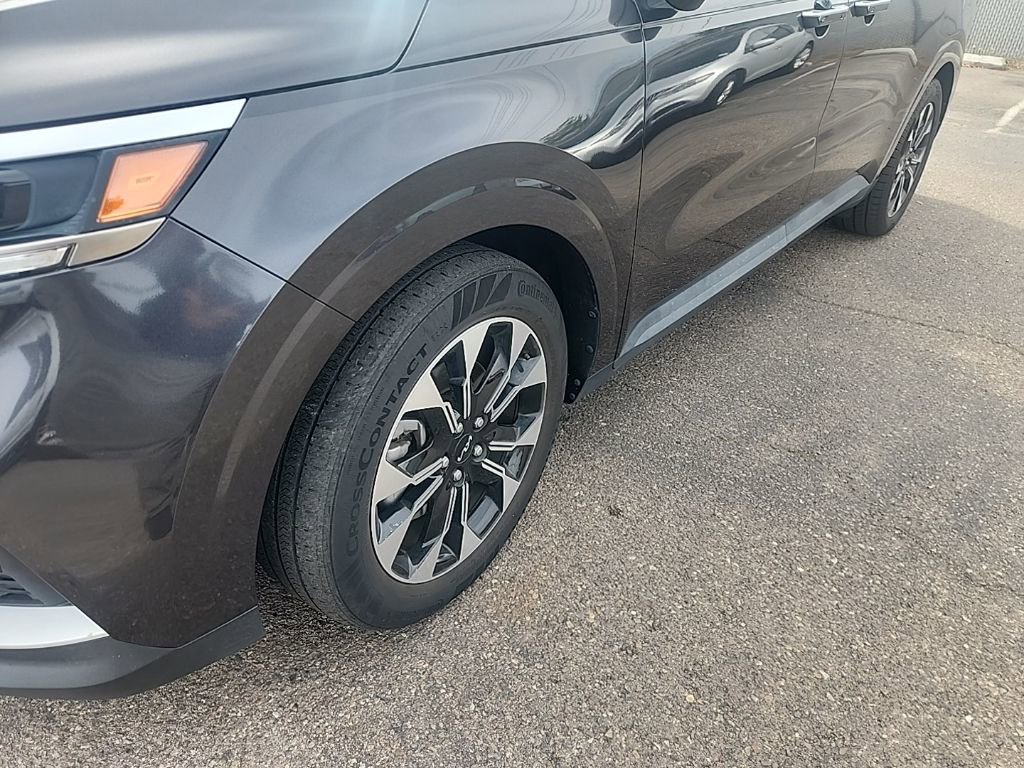 Used 2023 Kia Carnival EX image 6