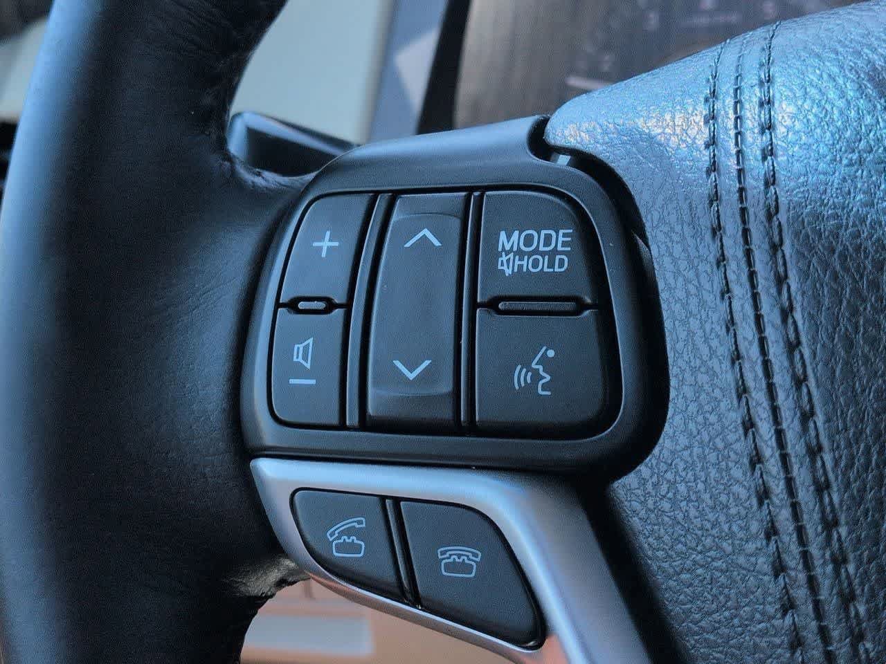 Used 2015 Toyota Sienna XLE FWD image 24