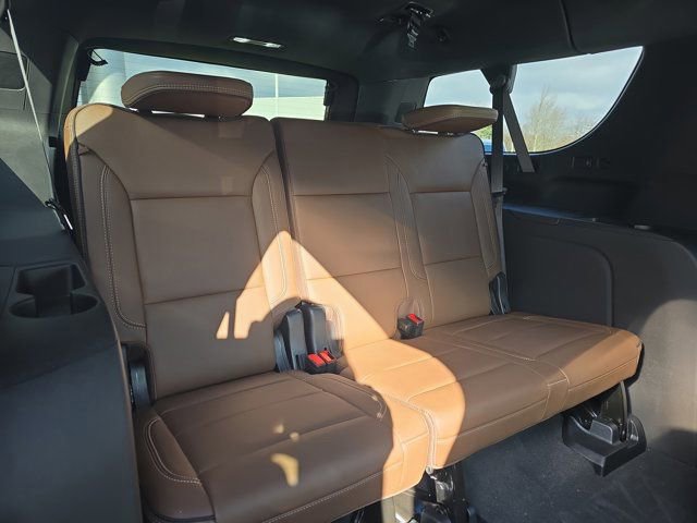 Used 2025 Chevrolet Suburban High Country AWD/4WD image 21