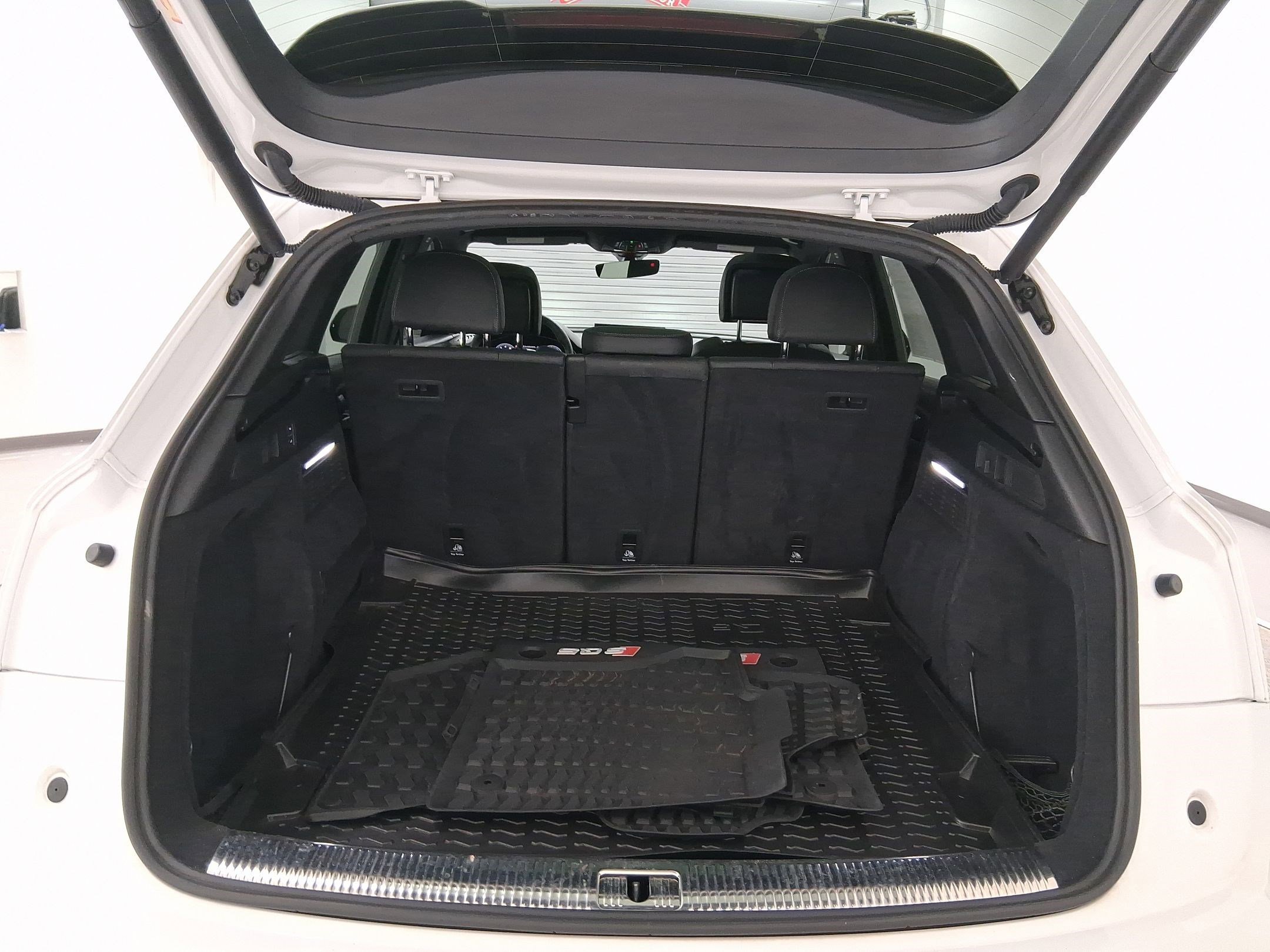 Used 2021 Audi SQ5 Prestige w/ Prestige Package image 28