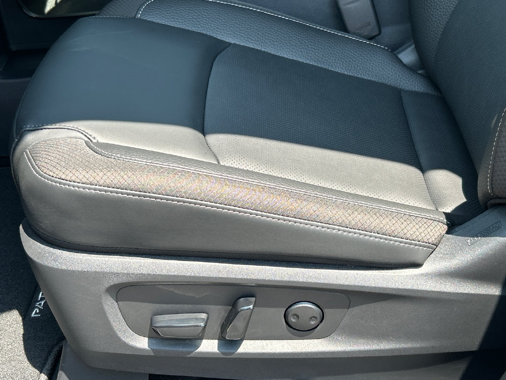 New 2026 Nissan Pathfinder SL w/ Cargo Package FWD image 18