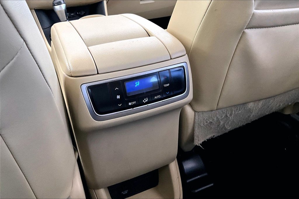 Used 2019 Toyota Highlander XLE AWD/4WD image 10