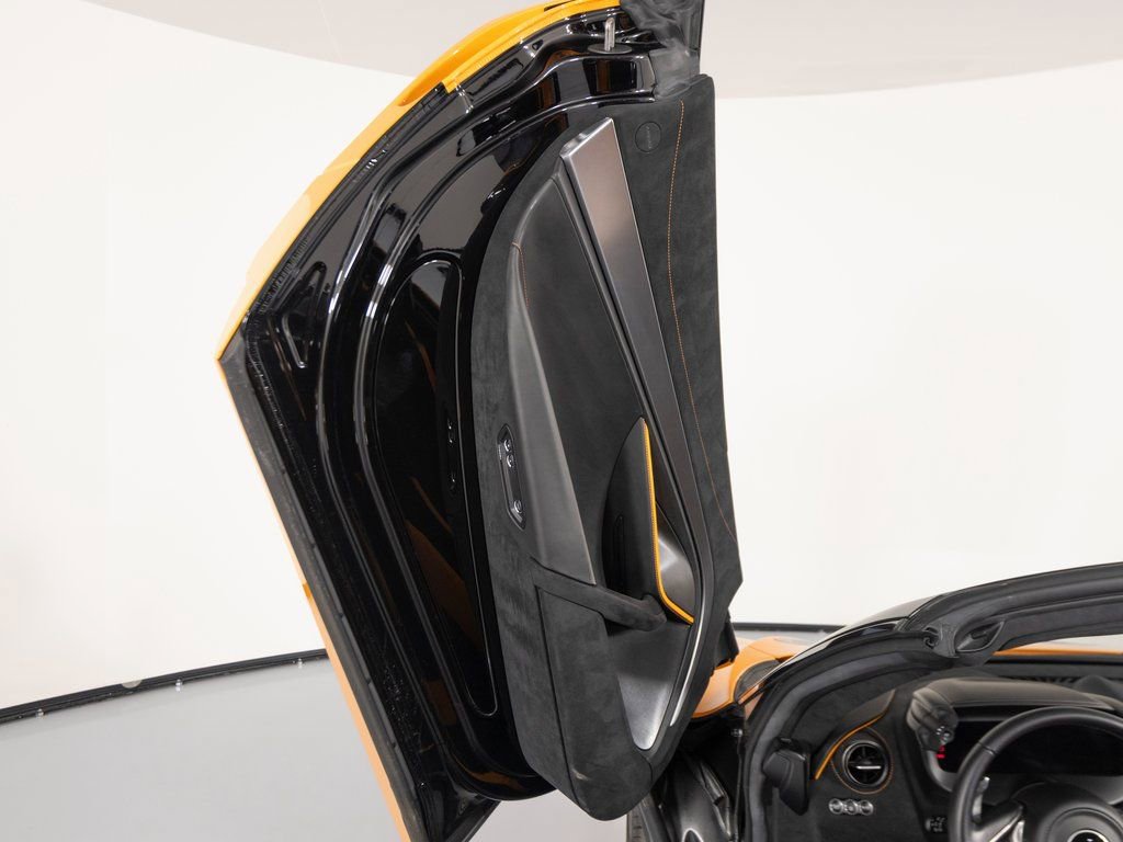 Used 2024 McLaren 750S Spider image 11