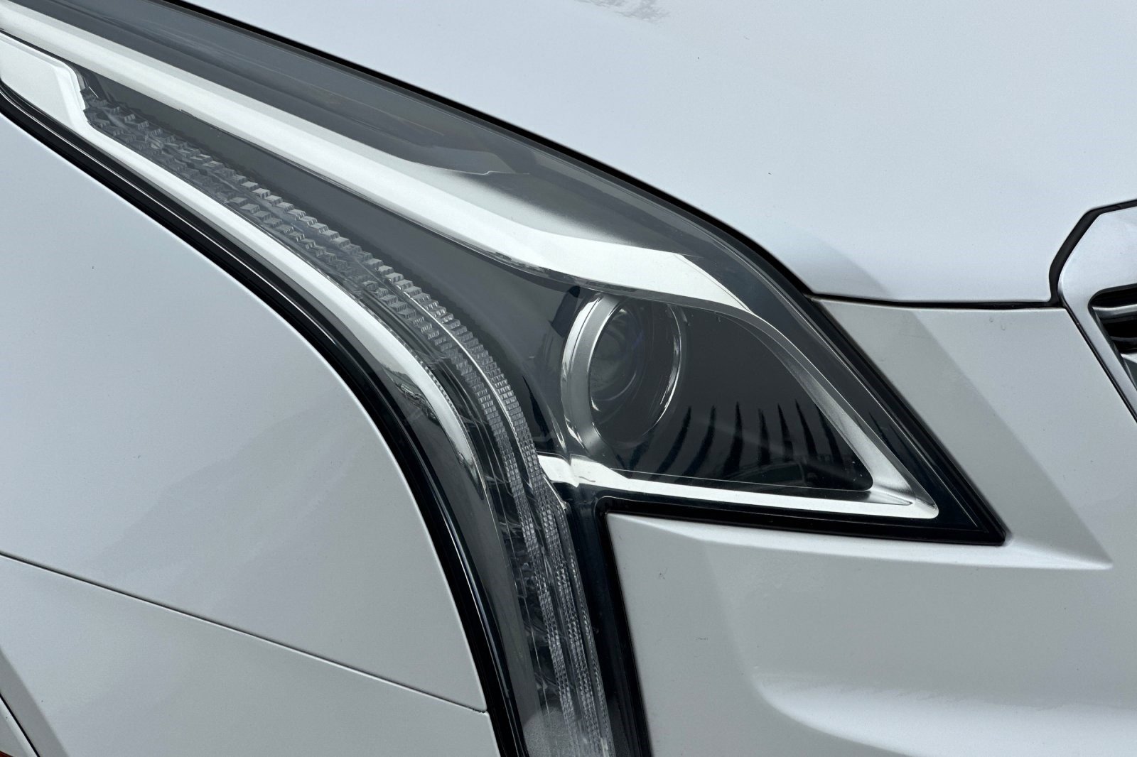 Used 2018 Cadillac XT5 Luxury w/ Driver Awareness Package image 11