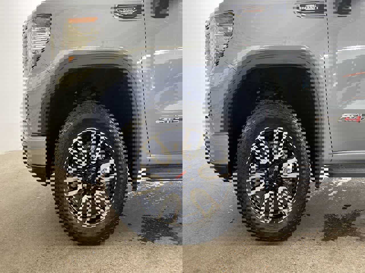 Used 2025 GMC Sierra 1500 AT4 w/ AT4 Premium Package image 11