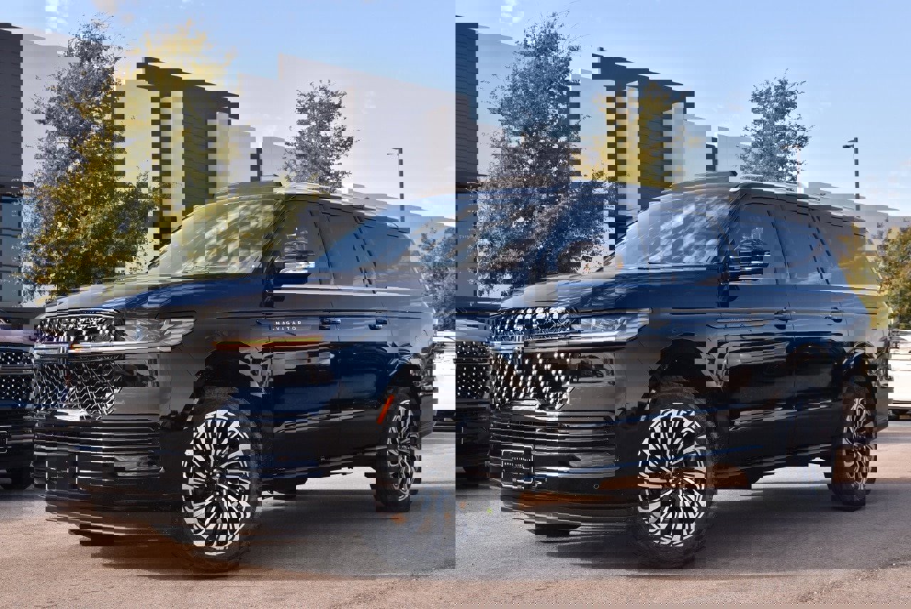 New 2025 Lincoln Navigator L Black Label image 8