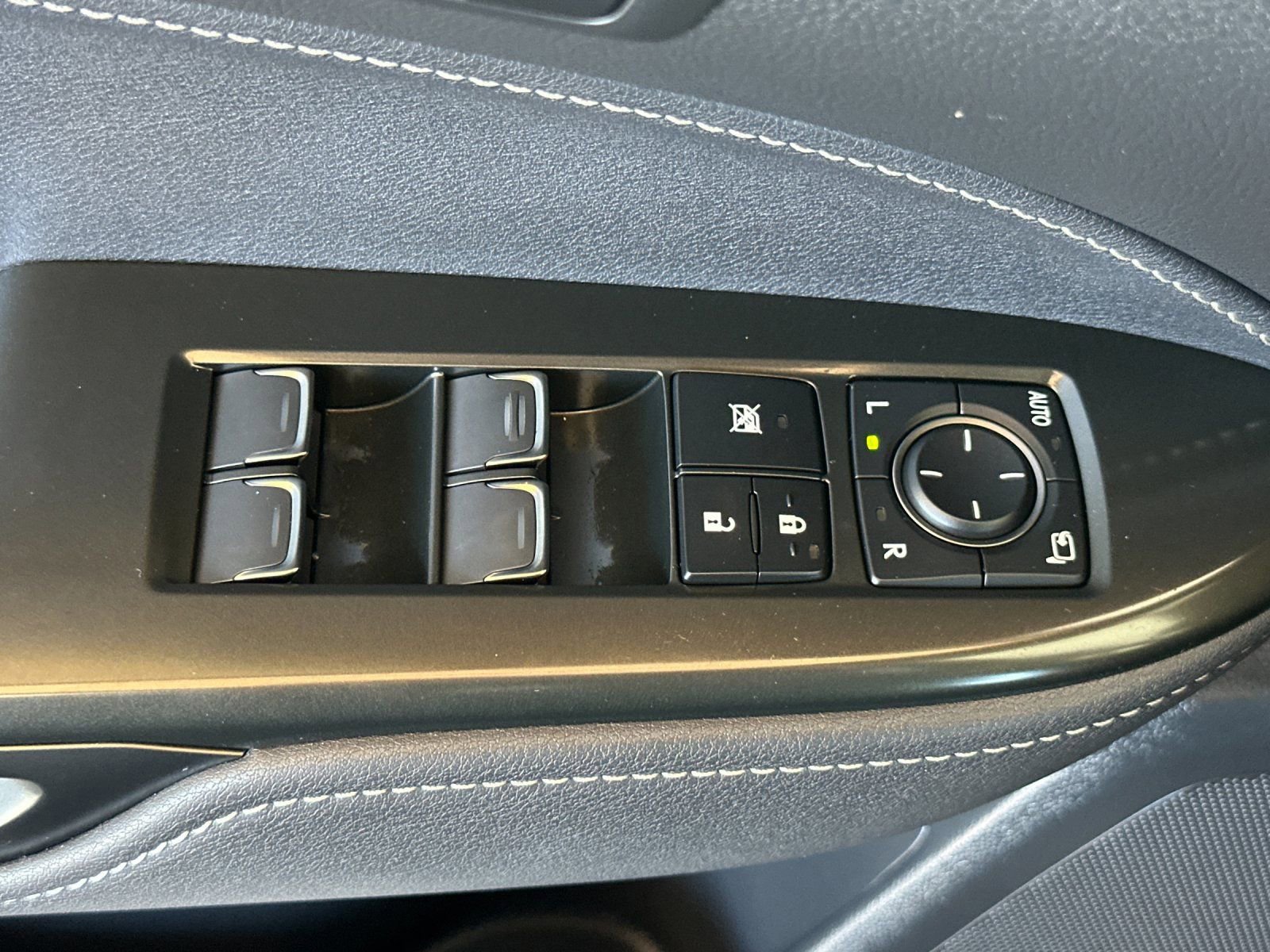 Used 2025 Lexus NX 450h+ F Sport AWD/4WD image 12