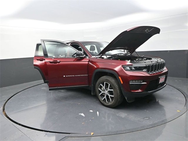 Used 2025 Jeep Grand Cherokee Limited w/ MOPAR Finishing Package image 35