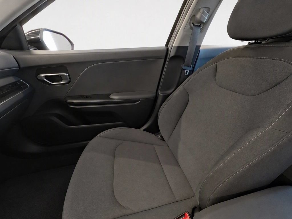 Certified 2025 Kia K4 FWD image 30