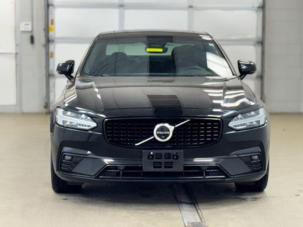 Used 2022 Volvo S90 B6 R-Design w/ Advanced Package image 2