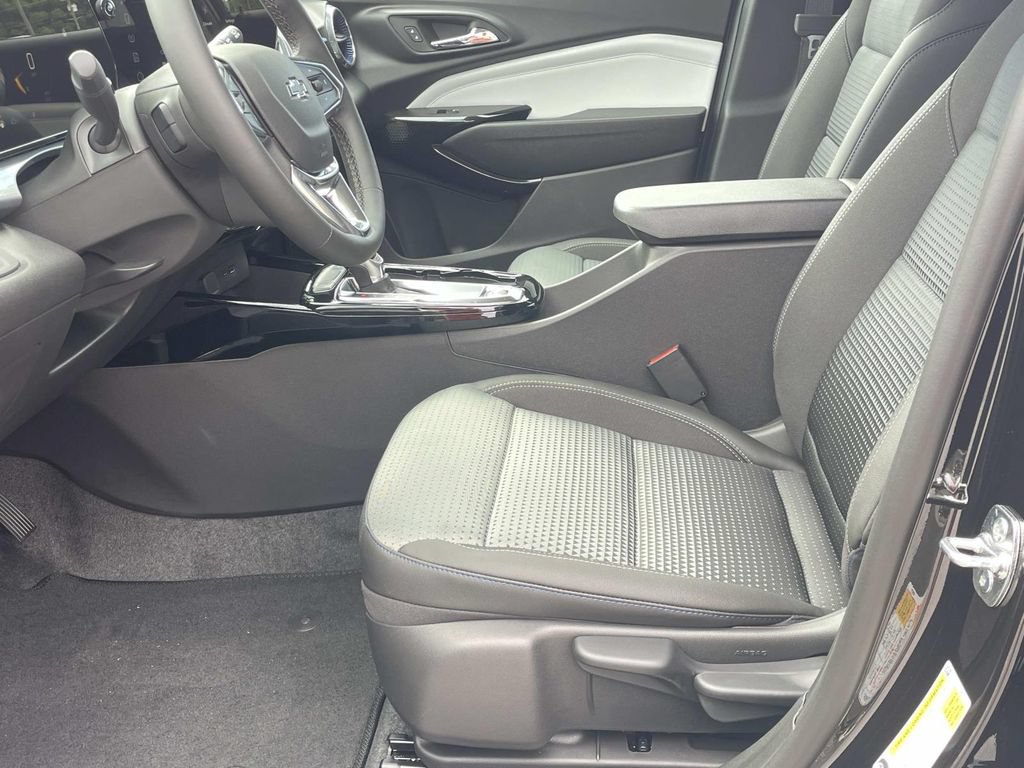 New 2026 Chevrolet Trax LT w/ Driver Confidence Package FWD image 15