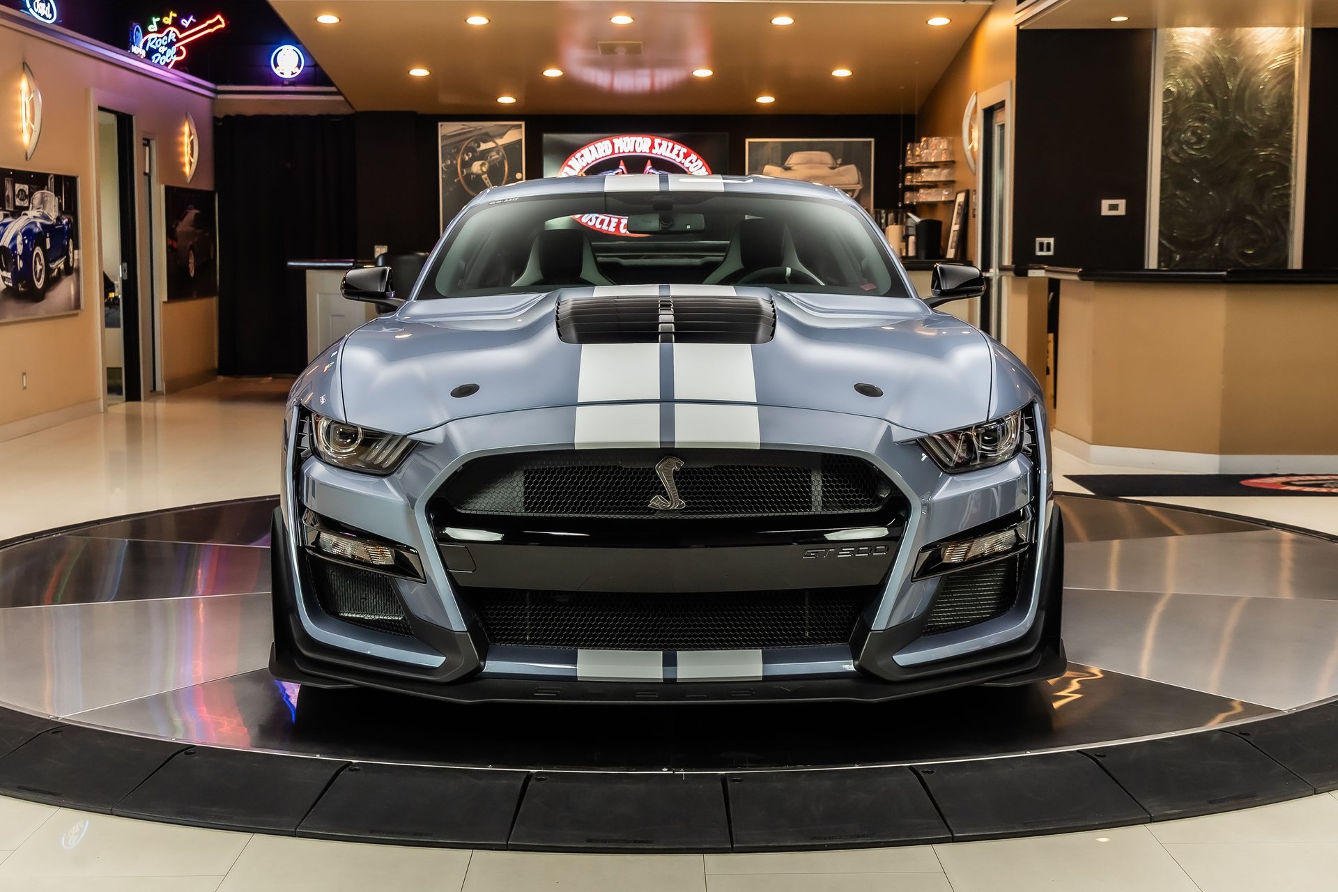 Used 2022 Ford Mustang Shelby GT500 w/ Carbon Fiber Track Pack RWD image 7