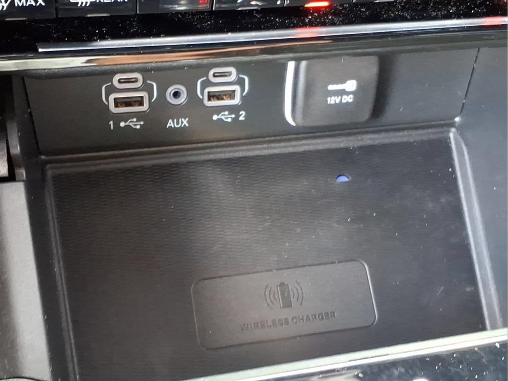 Used 2024 Jeep Grand Cherokee Altitude AWD/4WD image 11