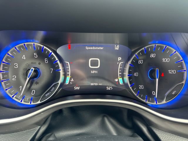 Used 2025 Chrysler Pacifica Select image 14