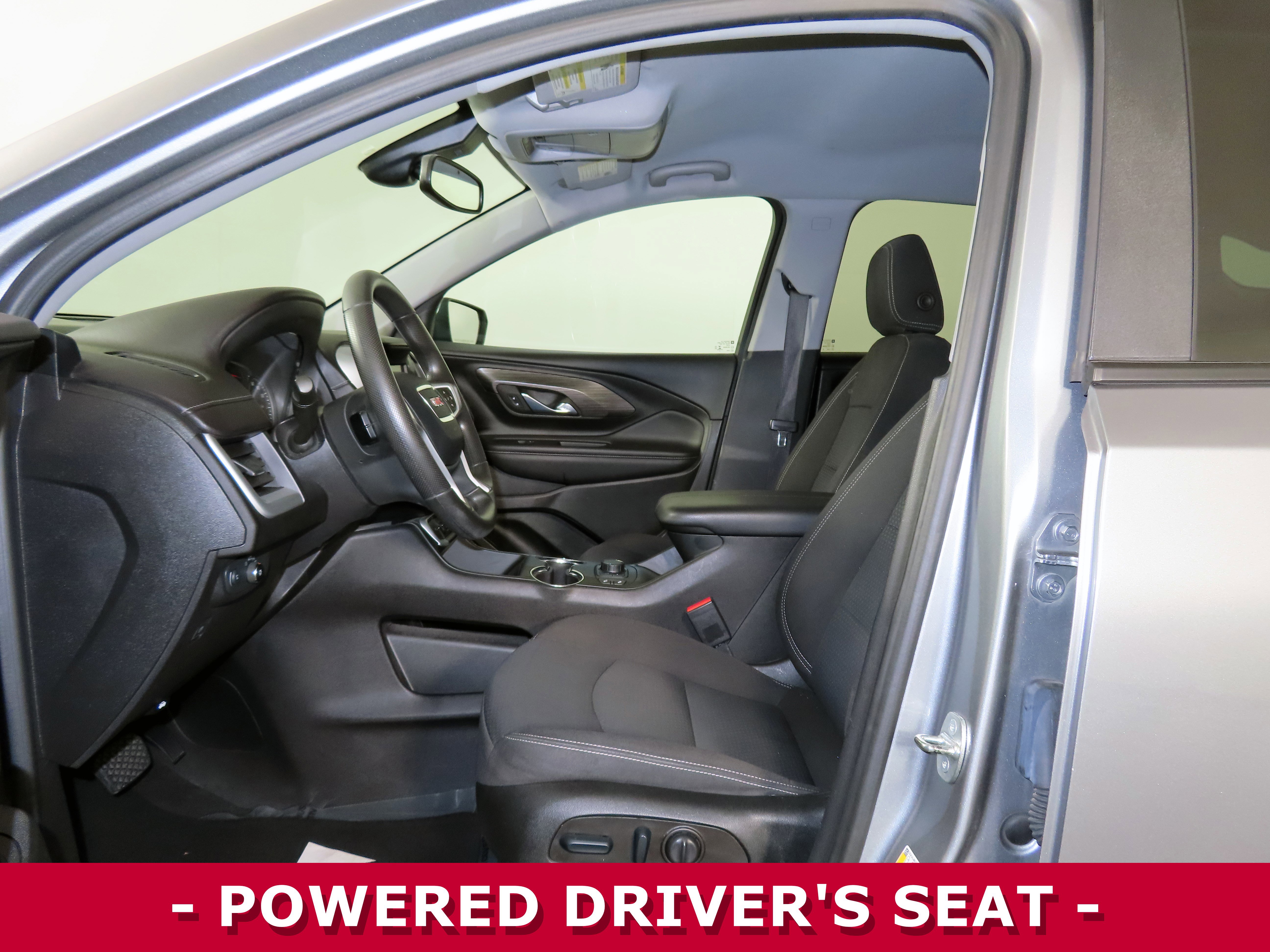 Used 2023 GMC Terrain SLE w/ Driver Convenience Package image 4