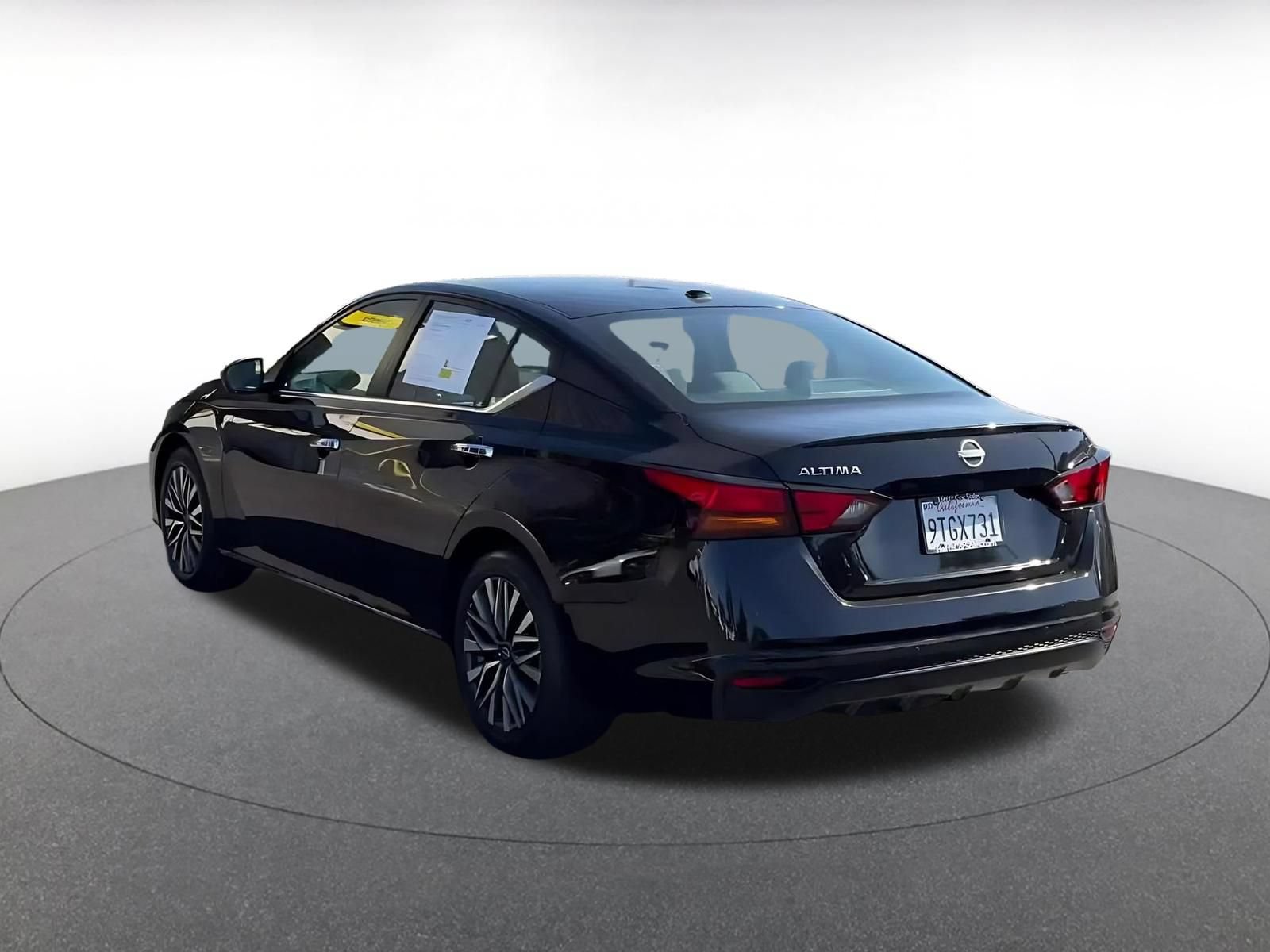 Used 2025 Nissan Altima 2.5 SV FWD image 11
